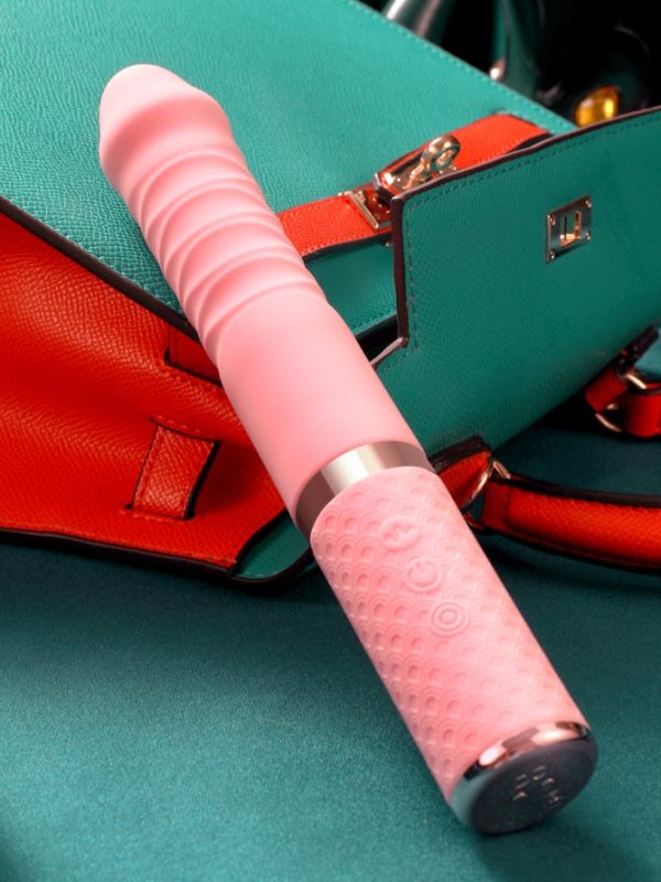 f122ba4126642e81bbd9d083d49001d4.jpg Free Shipping丨Rechargeable Vibrator for Women with 12 Frequencies and Long Battery Life